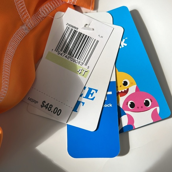 NWT PinkFong 2-Piece Baby Shark Swim Trunks Rash Guard Shirt Shorts Set Size 4T - Picture 3 of 4